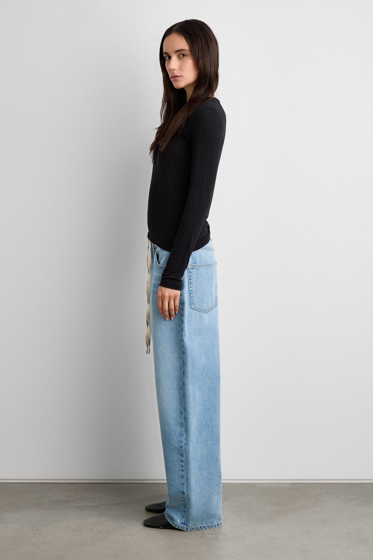 MID-RISE WIDE LEG JEAN WITH DRAWSTRING WAIST