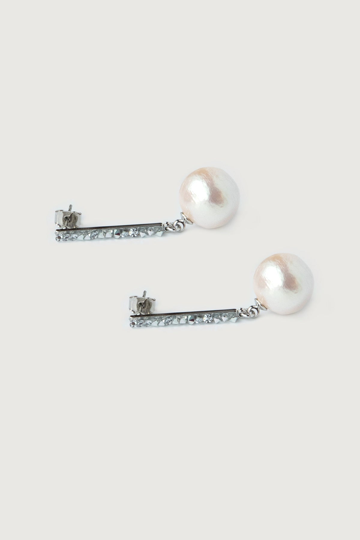 CHAIN EARRING WITH PEARL