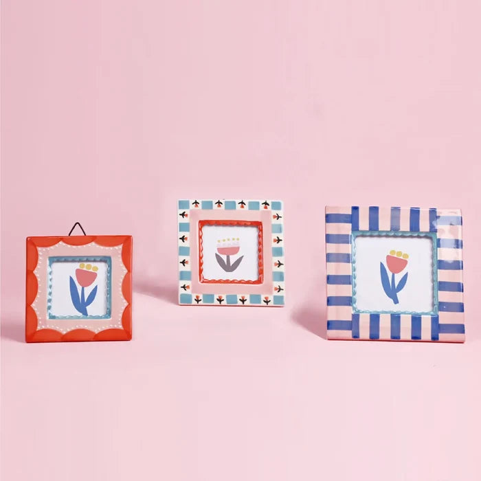 ChagoArt Ceramic Hand-Painted Frame - Red/Pink Scallop