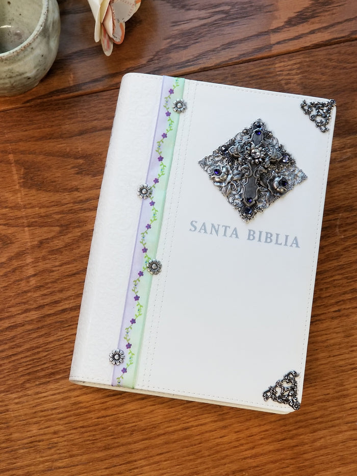 NTV Royal Monarch Spanish White Bible----   Limited Quantities Available